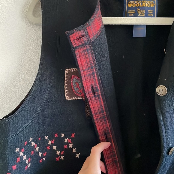 Woolwich wool vest with bear detailing - Picture 4 of 5